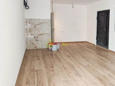 Izdavanje, poslovni prostor, 40m², Masline, Podgorica - image 2