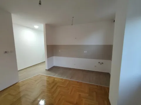 Prodaja, dvosoban stan, 55m², Centar, Loznica - image 2
