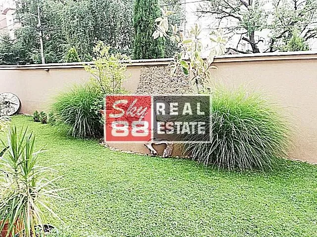 Sale, house, 400m², Voždovac Sve Podlokacije, Beograd