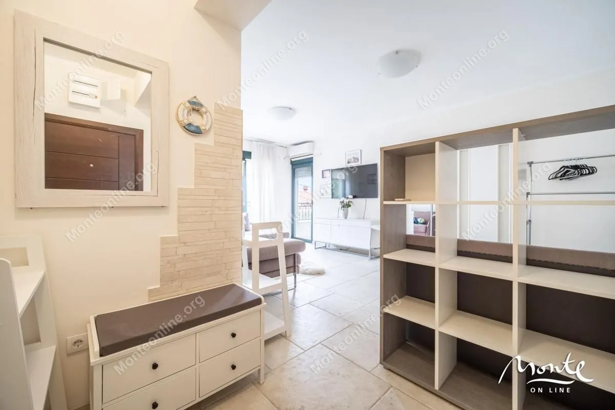 Prodaja, jednosoban stan, 59m², Dobrota, Kotor
