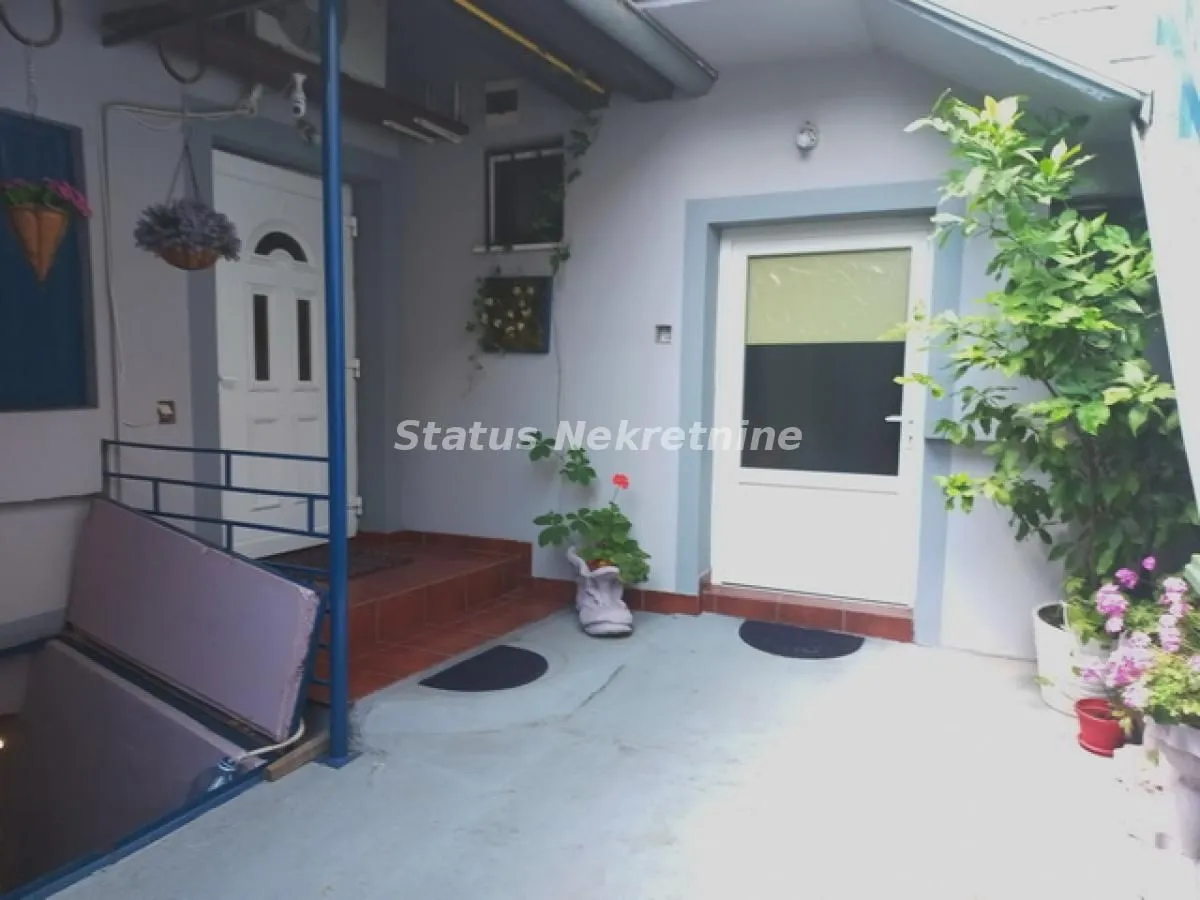 Prodaja, kuća, 170m², Salajka, Novi Sad Sve Podlokacije