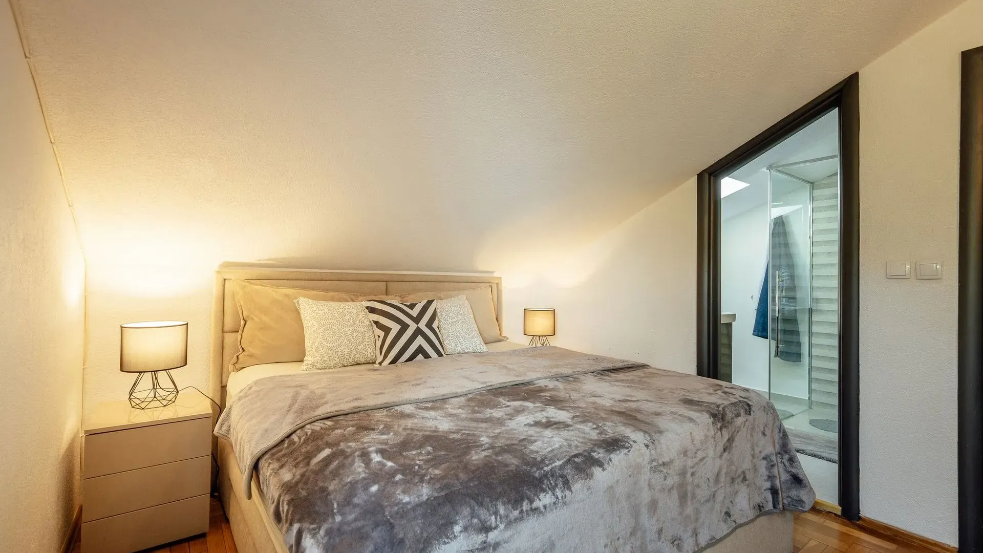 Sale, two bedroom apartment, 82m², Dobrota, Kotor
