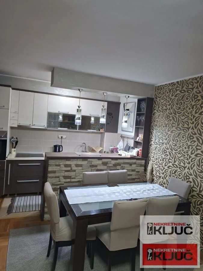 Prodaja, trosoban stan, 77m², Podbara, Novi Sad Sve Podlokacije