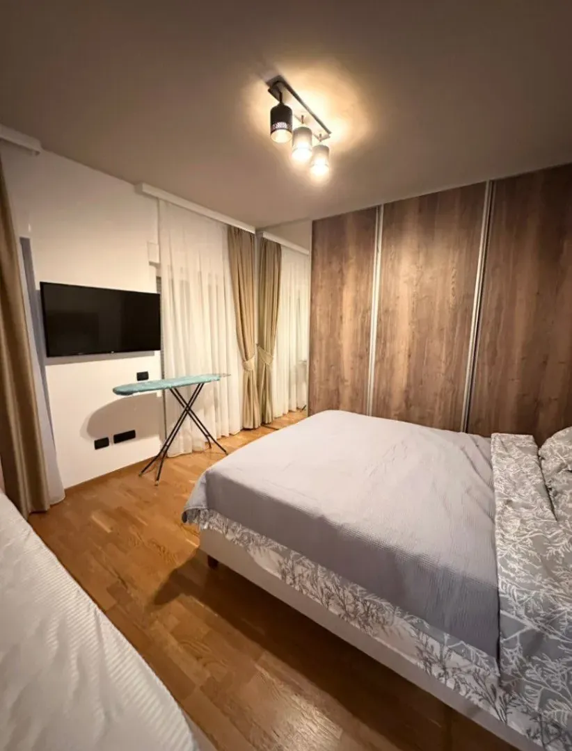 Izdavanje, dvosoban stan, 120m², City Kvart, Podgorica
