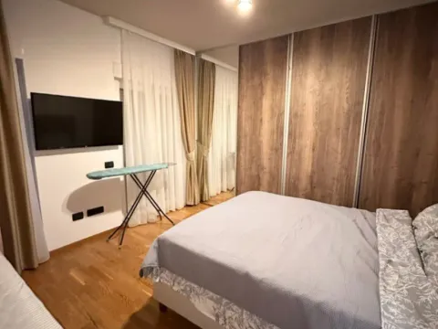 Izdavanje, dvosoban stan, 120m², City Kvart, Podgorica - image 7