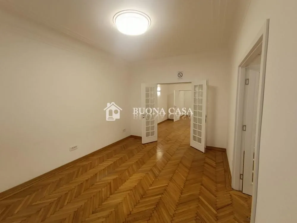 Izdavanje, četvorosoban stan, 120m², Stari Grad, Beograd