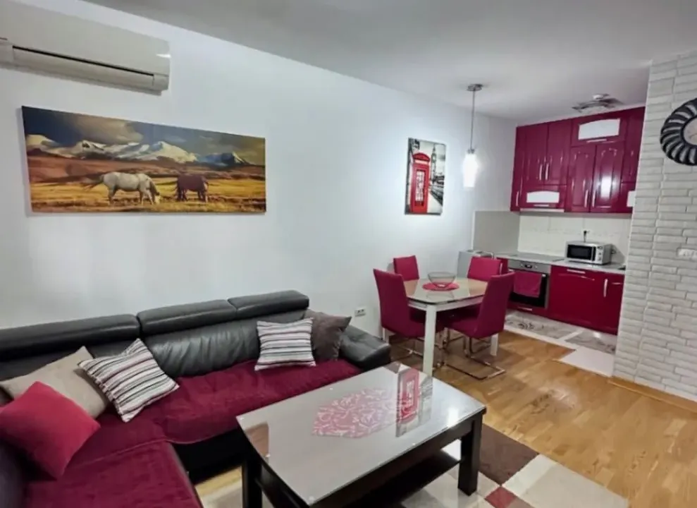 Izdavanje, jednosoban stan, 49m², City Kvart, Podgorica