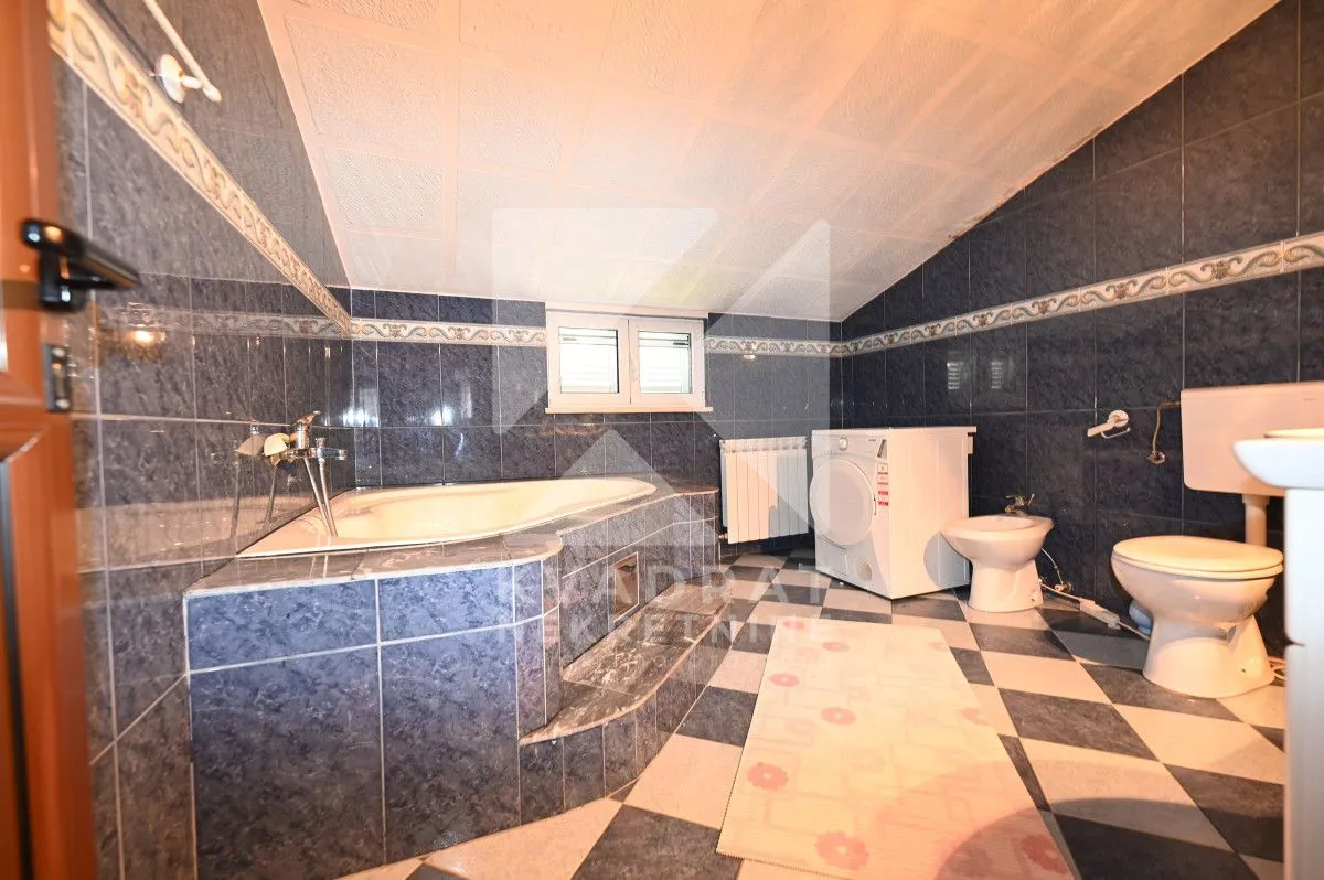 Prodaja, kuća, 250m², Donja Gorica, Podgorica