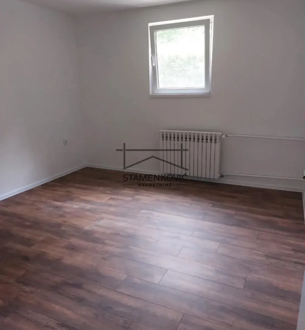 Prodaja, kuća, 360m², Veternik, Novi Sad Sve Podlokacije