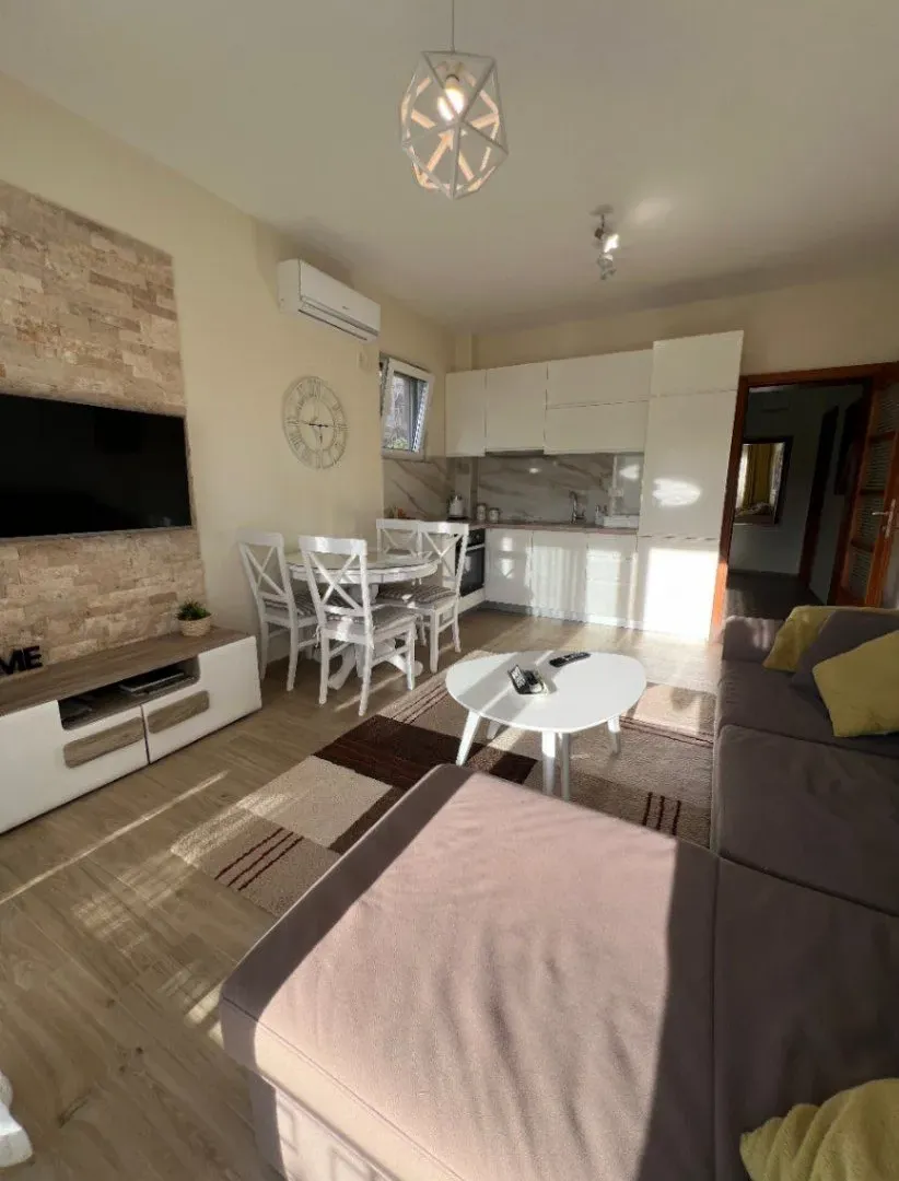Izdavanje, jednosoban stan, 45m², Ilino, Bar