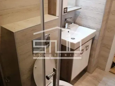 Izdavanje, trosoban stan, 85m², Vračar Centar, Vračar Sve Podlokacije - image 5