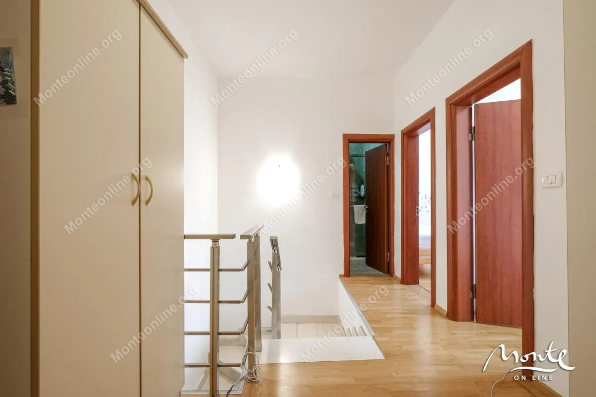 Sale, four bedroom apartment, 150m², Rozino, Budva