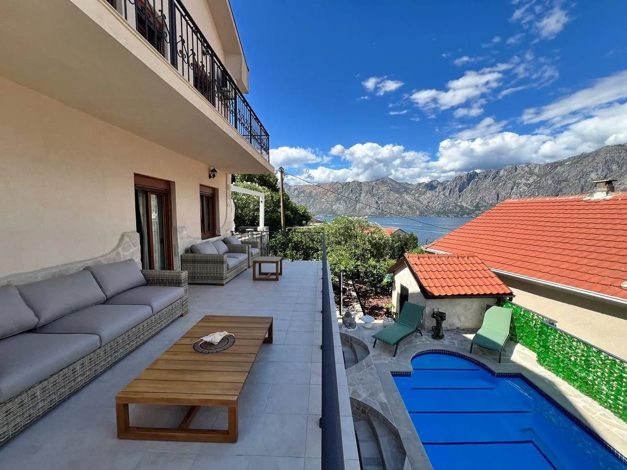 Sale, house, 300m², Prčanj, Kotor