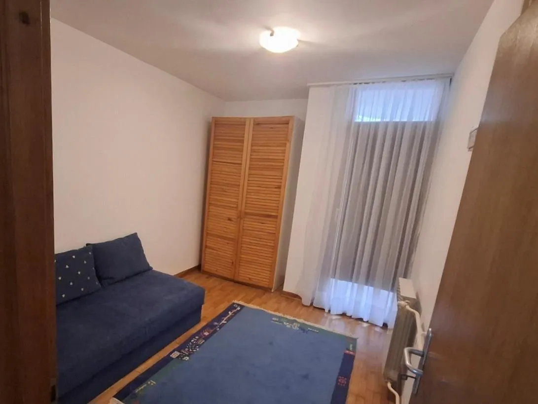 Izdavanje, trosoban stan, 95m², Vračar Sve Podlokacije, Beograd