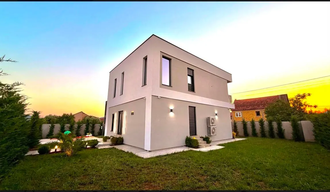 Izdavanje, kuća, 225m², Gornja Gorica, Podgorica