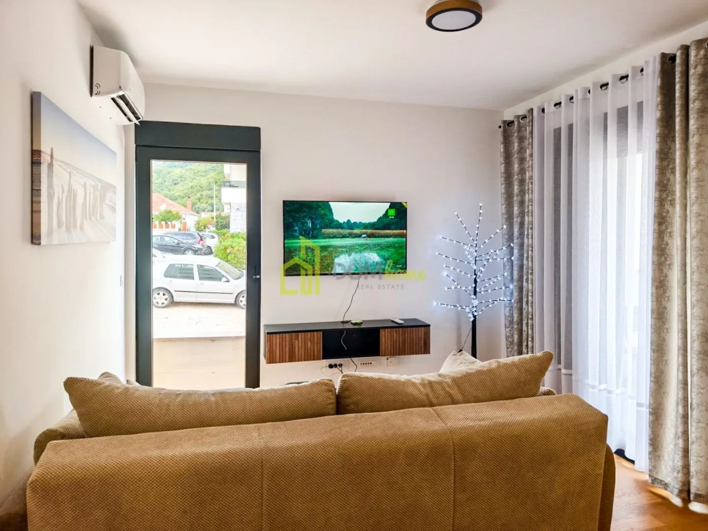 Izdavanje, dvosoban stan, 54m², Bijela, Herceg Novi