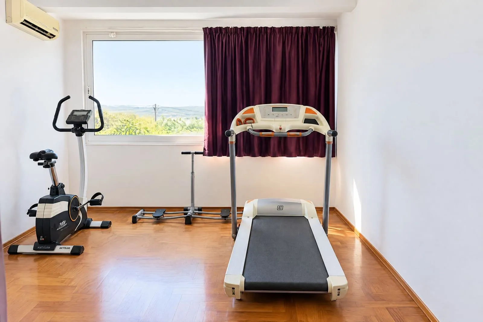 Prodaja, četvorosoban stan, 91m², Tivat, Crna Gora