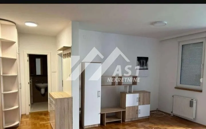 Izdavanje, dvosoban stan, 50m², Socijalno, Novi Sad Sve Podlokacije
