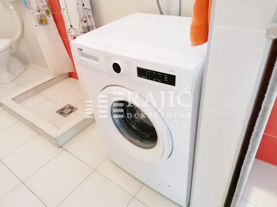 Bathroom with a washing machine.