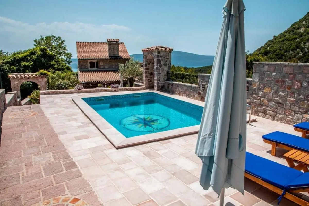 Rent, house, 120m², Gornja Lastva, Tivat