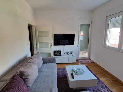 Rent, one bedroom apartment, 45m², Drač, Podgorica - image 2