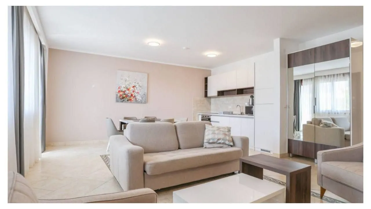 Rent, one bedroom apartment, 90m², Bečići, Budva