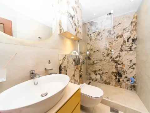 Izdavanje, trosoban stan, 200m², Gorica C, Podgorica - image 15