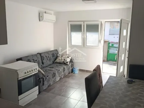 Izdavanje, jednosoban stan, 32m², Zvezdara Sve Podlokacije, Beograd