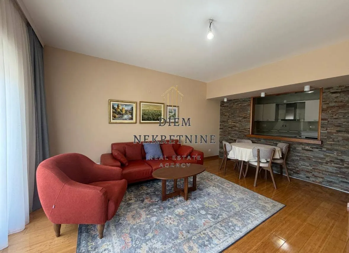 Prodaja, jednosoban stan, 65m², Centar, Bar