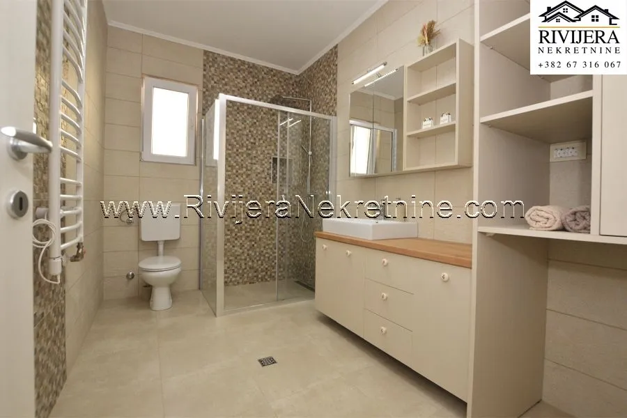 Prodaja, kuća, 220m², Zelenika, Herceg Novi