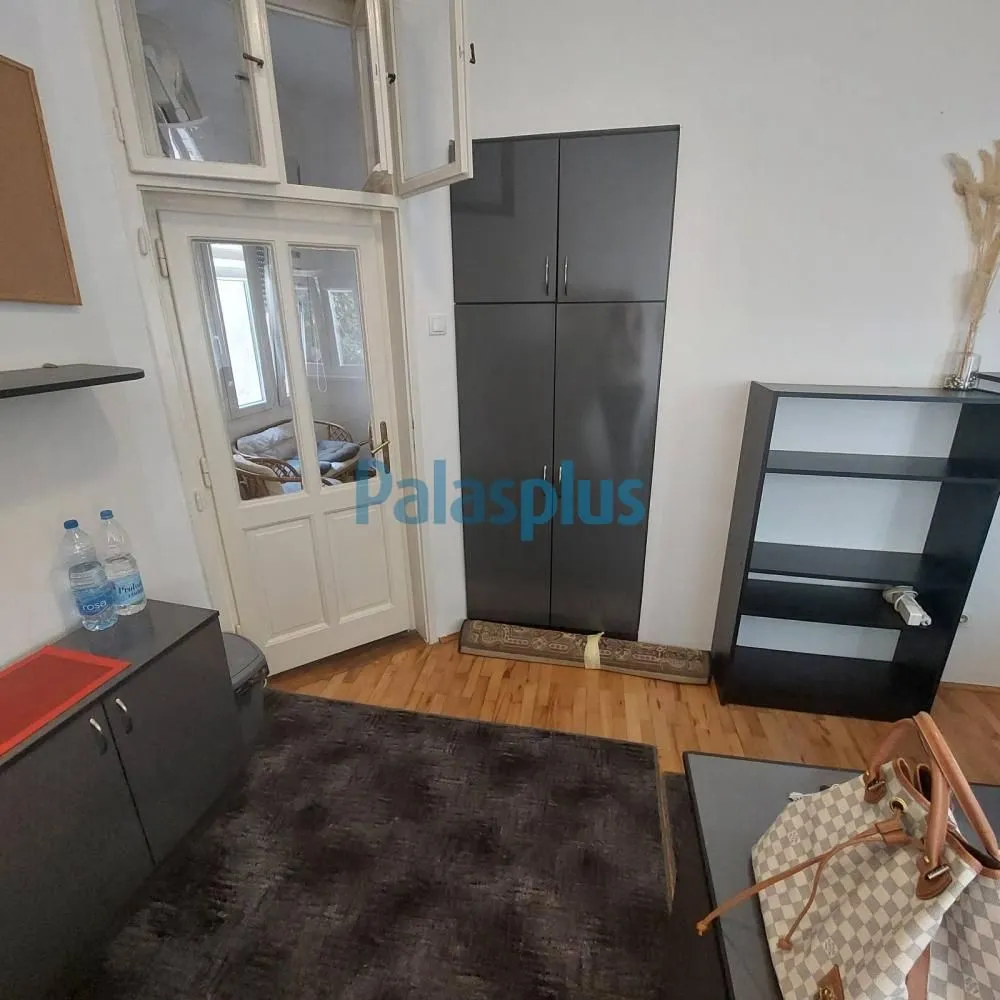 Rent, office space, 52m², Skadarlija, Beograd