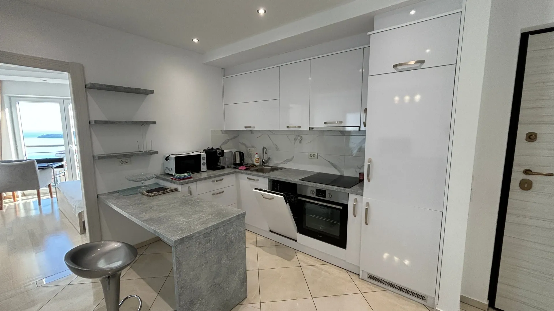 Rent, two bedroom apartment, 75m², Ivanovići, Budva