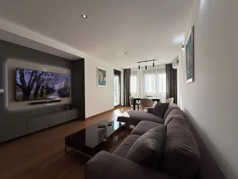 Stan in Tološka šuma