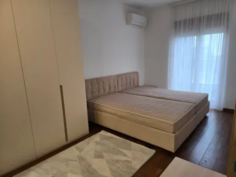 Izdavanje, četvorosoban stan, 130m², Master Kvart, Podgorica - image 11