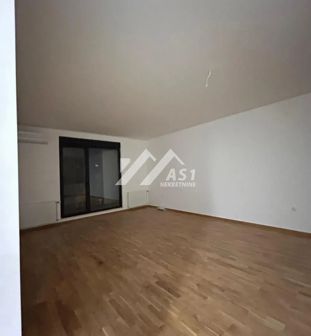 Izdavanje, četvorosoban stan, 102m², Bulevar Oslobodjenja, Novi Sad Sve Podlokacije