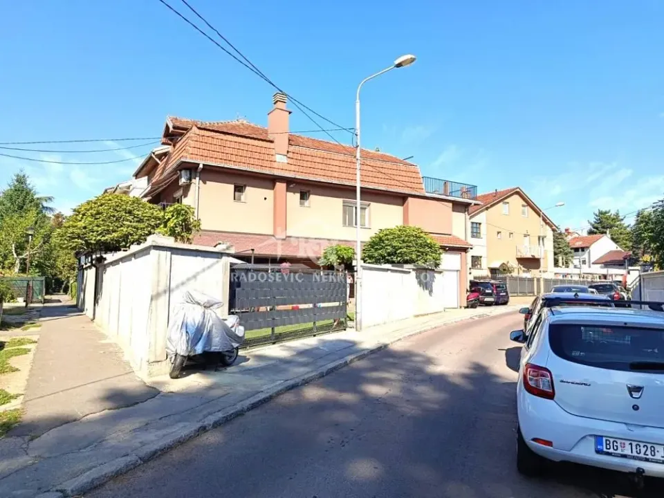Prodaja, kuća, 291m², Petlovo Brdo, Beograd