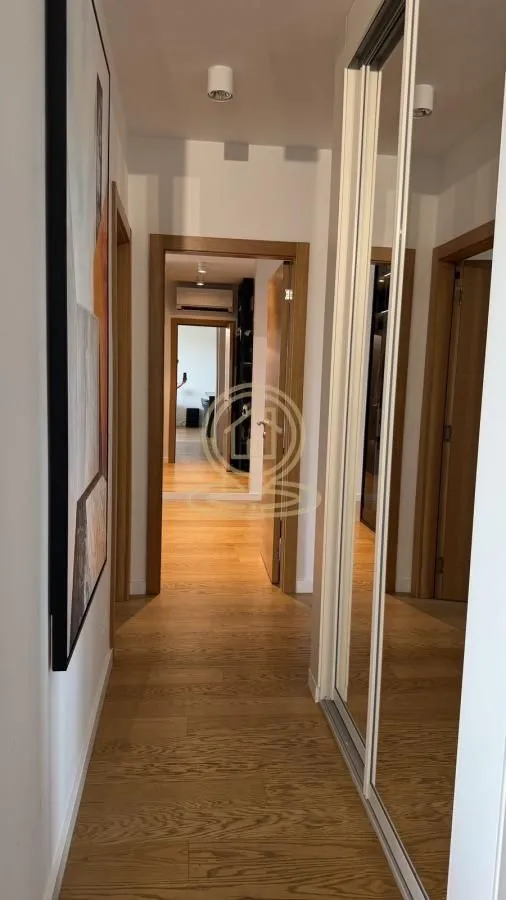 Izdavanje, trosoban stan, 89m², Savski Venac, Beograd