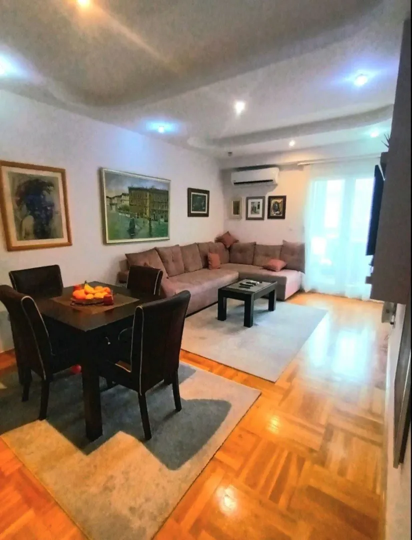 Izdavanje, dvosoban stan, 74m², Pobrežje, Podgorica