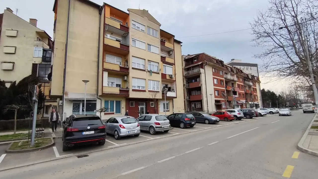 Prodaja, dvosoban stan, 51m², Centar, Loznica