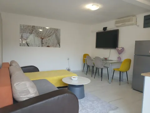 Izdavanje, dvosoban stan, 47m², Haj-Nehaj, Bar - image 1