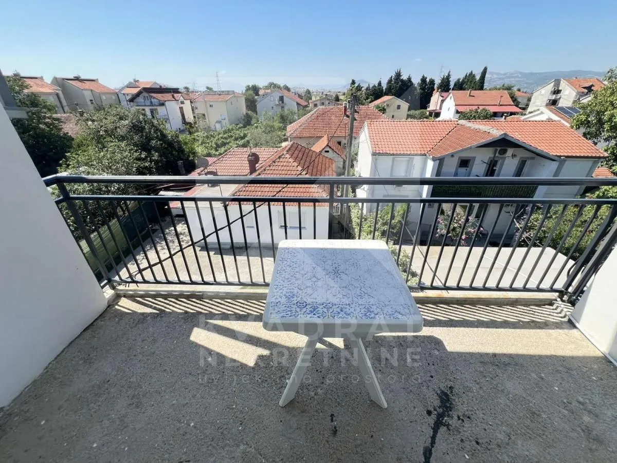 Izdavanje, dvosoban stan, 90m², Tološi, Podgorica