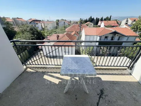 Izdavanje, dvosoban stan, 90m², Tološi, Podgorica - image 11