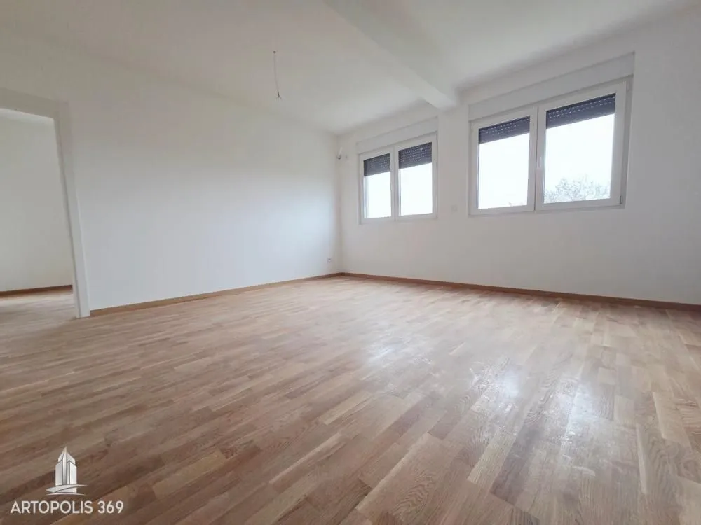 Prodaja, dvosoban stan, 61m², Radiofar, Surčin