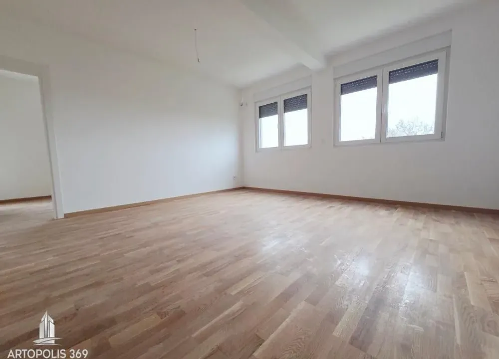 Prodaja, dvosoban stan, 61m², Radiofar, Surčin