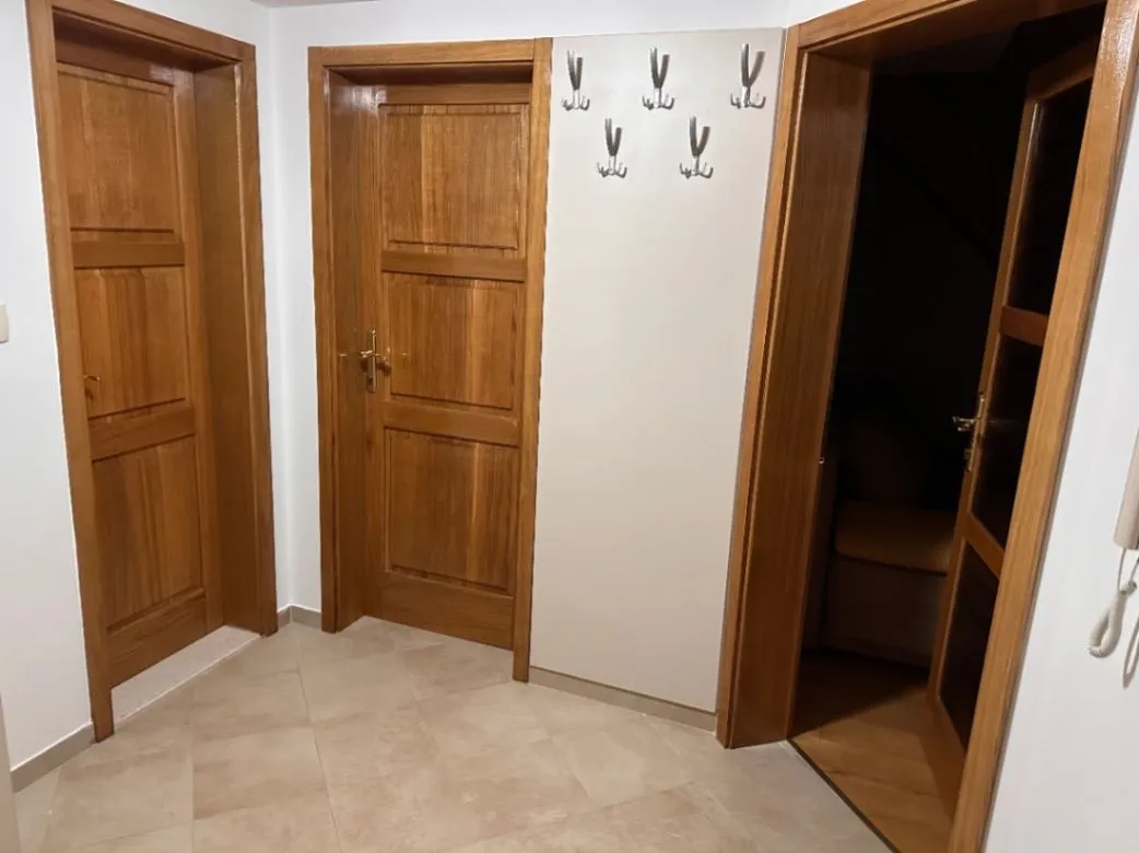 Izdavanje, dvosoban stan, 62m², Đenovići, Herceg Novi