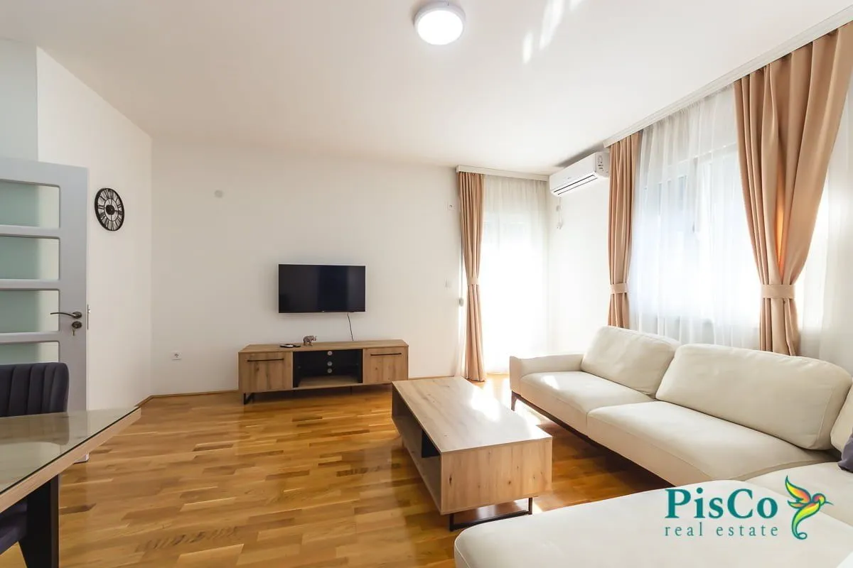 Izdavanje, dvosoban stan, 63m², Blok 9, Podgorica