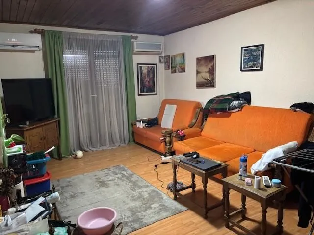 Prodaja, kuća, 90m², Centar, Inđija