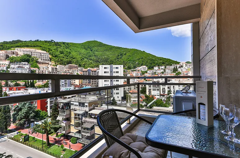 Rent, two bedroom apartment, 74m², Centar, Budva