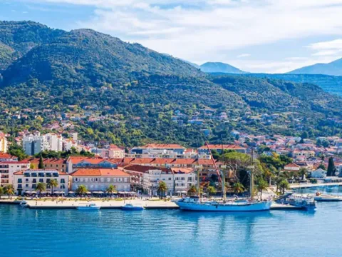 Prodaja, dvosoban stan, 68m², Tivat, Crna Gora