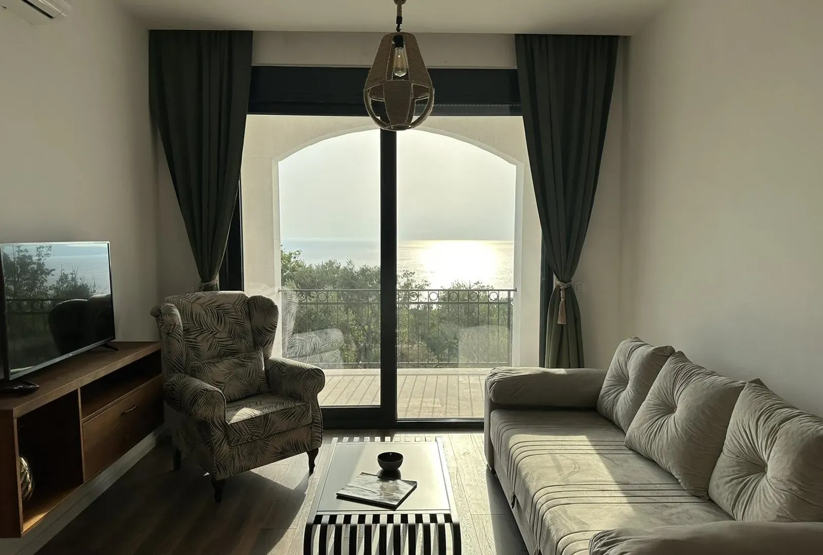 Prodaja, jednosoban stan, 55m², Reževići, Budva